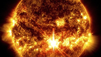 Солнечные вспышки могут вызвать слабые полярные сияния в верхней части Северного полушария