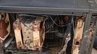 Ураган обрушился на этот игровой ПК, но владелец надеется, что его можно будет снова включить