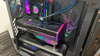 В линейке материнских плат Asus Z890 нет модели с задним разъемом