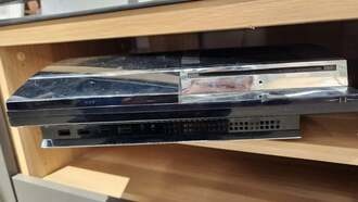 Он нашел PS3 и PS2 в Ikea. Игроки надеются, что консоли заработают и их можно будет выкупить