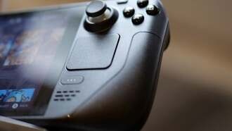 В сеть попал внешний вид Steam Controller 2. Геймпад напоминает Steam Deck без экрана