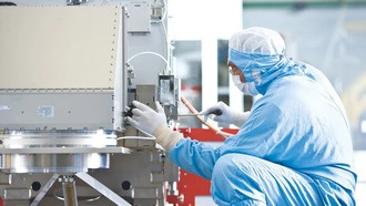 Китайские компании переманивают сотрудников из ASML и Zeiss, предлагая им в три раза более высокую зарплату