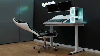 Стол Ergo Desk откидывается вместе с вашим креслом и наклоняется в соответствии с его углом наклона