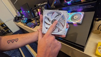 Thermaltake выпустил вентилятор с датчиком температуры