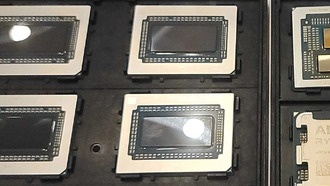 На фото графический процессор AMD Navi 48: около 390 мм2, ориентирован на массовых геймеров