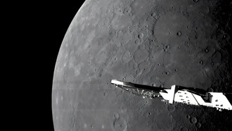 Космический корабль пролетел над северным полюсом Меркурия и передал потрясающие фотографии