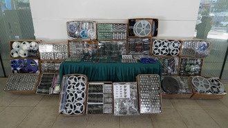 Грузовик с контрабандной электроникой на сумму 1,8 млн долларов изъят таможней Гонконга