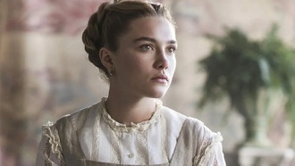 Опубликованы первые снимки со съёмок сериала «К востоку от Эдема» с Флоренс Пью в главной роли