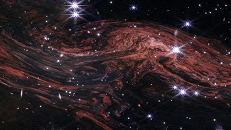 Уэбб обнаруживает сложные слои межзвездной пыли и газа