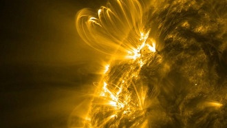 Солнечная обсерватория НАСА наблюдает мерцание корональных петель перед крупными вспышками