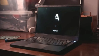 Студент собрал ноутбук с экраном 4K AMOLED