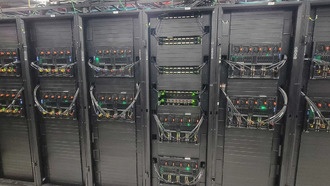 Hydra Host: Exacluster с 144 GPU Nvidia H200 AI