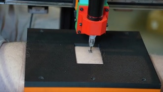 Инженер превратил старый 3D-принтер в тату-машинку, которую точно не стоит использовать дома