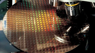 Сравнение узлов процесса Intel 18A и TSMC N2: Intel быстрее, но TSMC плотнее