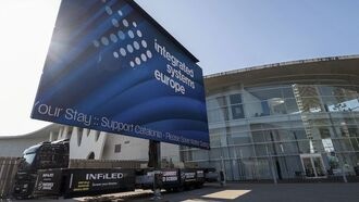 Огромный мобильный экран 4K – 767 дюймов