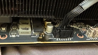 Взрыв конденсатора: повреждены Asus RTX 5090 и материнская плата