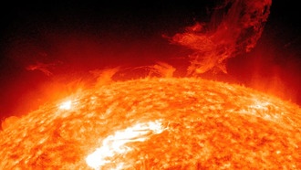 Сталкивающиеся выбросы плазмы из Солнца порождают огромные геомагнитные бури