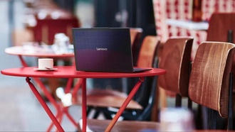 Новые концептуальные ноутбуки Lenovo оснащены солнечными панелями и высокими складными экранами