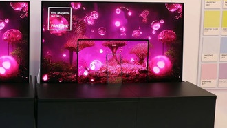 Samsung продемонстрирует 500 Гц OLED-монитор и складную игровую консоль на выставке MWC 2025