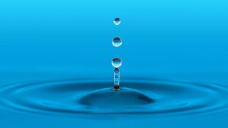 «Микромолнии» в каплях воды могли стать причиной возникновения жизни на Земле