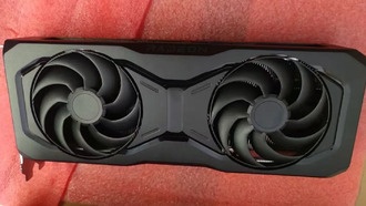 На фото: AMD Radeon RX 9070 non-XT «Сделано AMD» OEM-дизайн