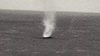 Марсоход Perseverance стал свидетелем того, как один марсианский пылевой дьявол пожирает другого