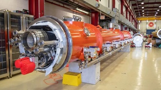 Пэт Гелсингер использует ускорители частиц для производства чипов