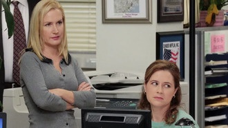 Актрисы Дженна Фишер и Анджела Кинси посетили съёмки нового шоу во вселенной «Офиса»