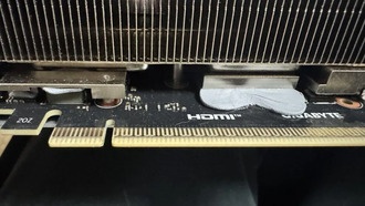 GIGABYTE AORUS RTX 5080 MASTER начинает протекать термогель после четырех недель легких MMO-игр