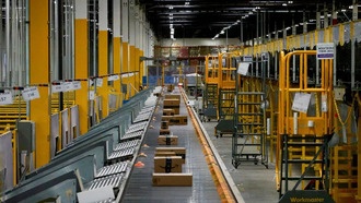 Amazon планирует построить десятки складов в сельских районах США