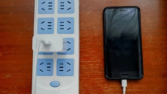 Как правильно заряжать смартфон: 5 важных правил