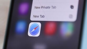 Apple рассматривает переход на ИИ-поиск в Safari из-за проблем с Google