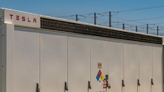 xAI Илона Маска будет использовать батареи Tesla в суперкомпьютере в Мемфисе