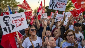 X заблокировал страницу мэра Стамбула после протестов оппозиции