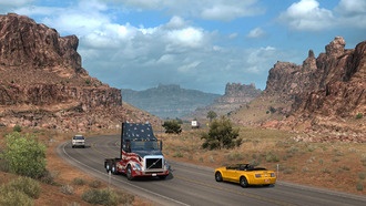 Дальнобойщик собрал игровую систему в своей фуре и играет в Truck Simulator