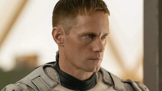 Сериал «Киллербот» с Александром Скарсгардом получил положительные отзывы критиков