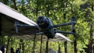 DJI представила новый флагманский дрон Mavic 4 Pro с тройной камерой и «космическим» дизайном