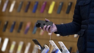 Трамп потребовал от Apple прекратить перенос производства iPhone в Индию