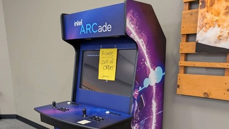 Intel представила игровой автомат ARCade с видеокартой Arc A770