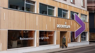Accenture повысит 50 000 сотрудников после шестимесячной задержки