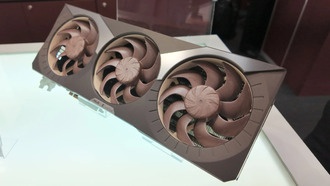 Asus и Noctua представили массивную видеокарту RTX 5080 с тремя вентиляторами