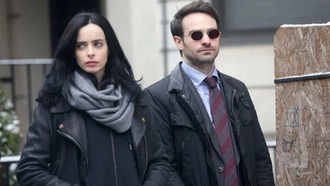 Появились фото со съемок сериала «Сорвиголова: Рожденный заново» с Кристен Риттер