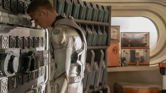 Александр Скарсгард влюбился в своего персонажа из сериала «Киллербот»