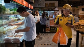 Meituan и JD.com потеряли $100 млрд из-за войны за доставку еды в Китае