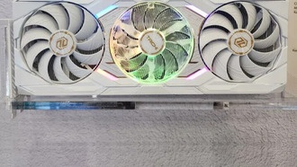 ASRock представила концепт видеокарты Radeon RX 9070 XT Taichi White с LCD-панелью