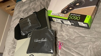 Покупатель Micro Center вместо видеокарты RTX 5090 получил коробку с рюкзаками