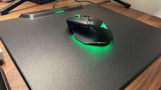 Razer представила беспроводной коврик HyperFlux V2 с зарядкой для мыши