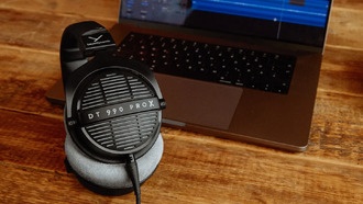 Beyerdynamic представила новые наушники DT 990 PRO X с улучшенным звуком и съемным кабелем