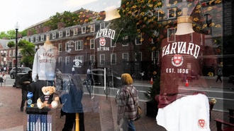 18 ведущих университетов США поддержали Гарвард в судебном споре с администрацией Трампа
