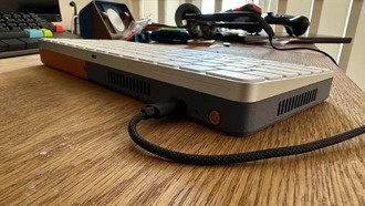 Steam Deck превратили в портативный ПК внутри клавиатуры Apple Magic Keyboard